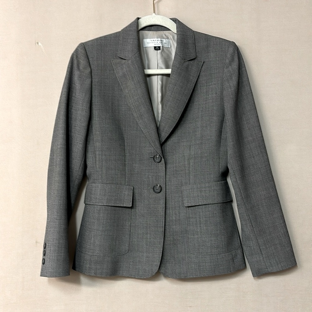 Tahari Authur S. Levine Women’s Tan Wool Blend Slim Fit Blazer. Sz 2P
